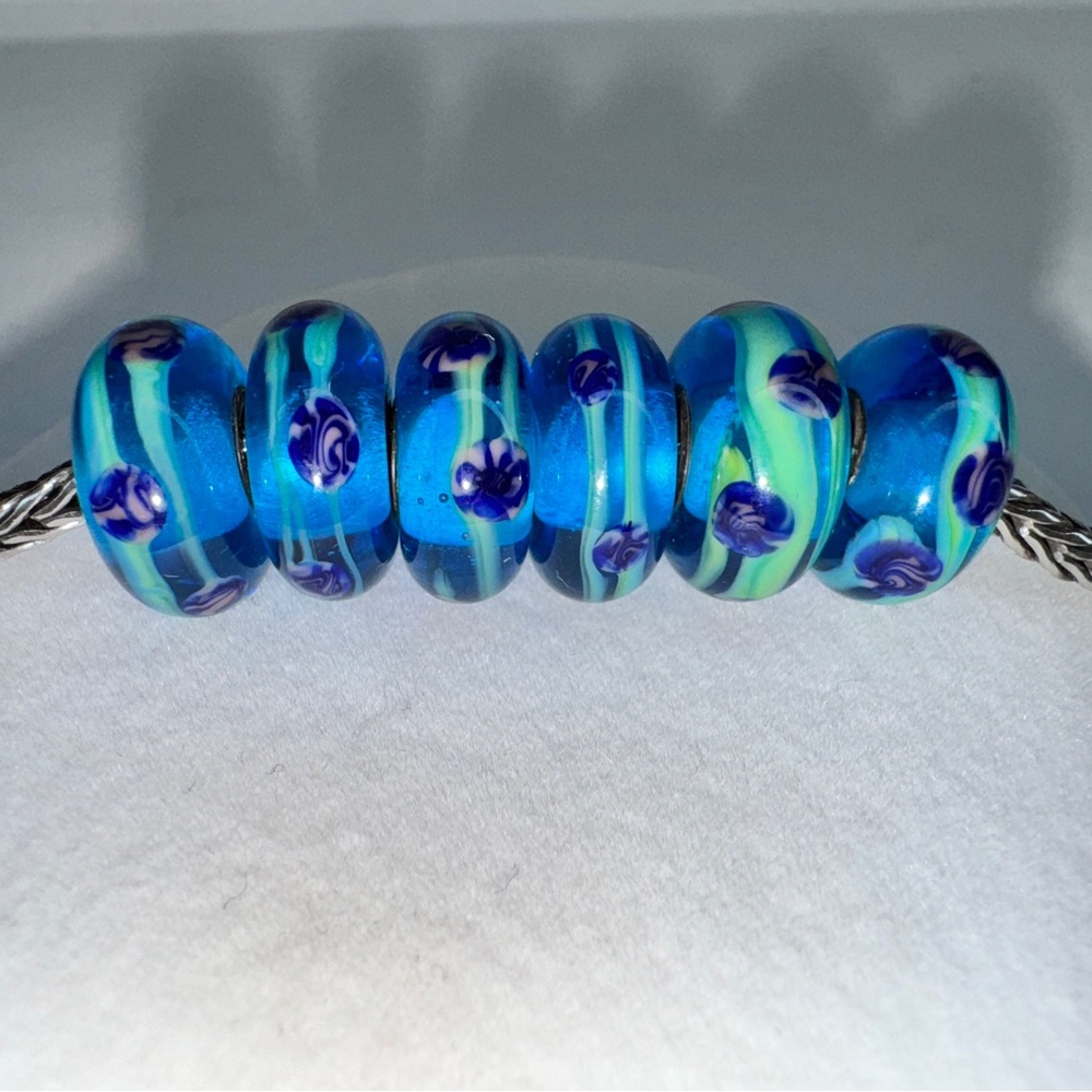 Authentic Trollbeads Glass 61189 China RETIRED Bead ONLY Blue Green QTY 1 NWOT